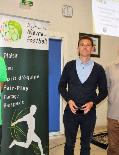 Anthony Perrieau éducateur Nièvre - distinction du District de la Nièvre saison 2018-2019